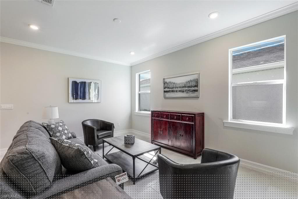 315 Tamarindo Ln, Naples, FL 34114-6