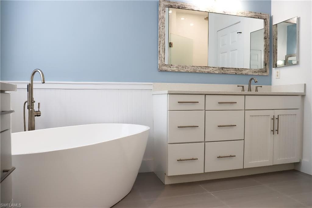 15489 Summit Place Cir 302, Naples, FL 34119-13