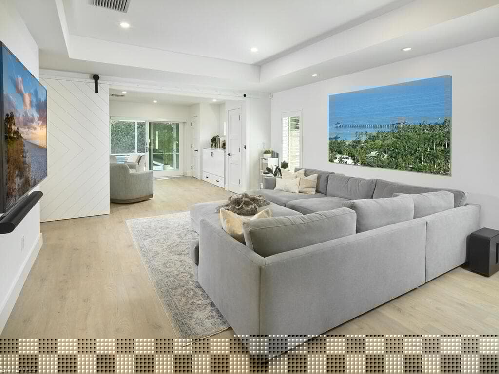 1080 13th St N, Naples, FL 34102-12