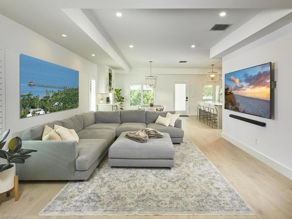 1080 13th St N, Naples, FL 34102-14