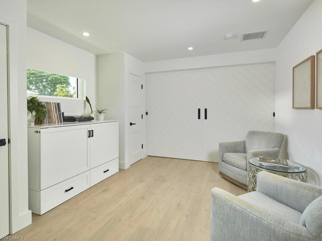 1080 13th St N, Naples, FL 34102-18