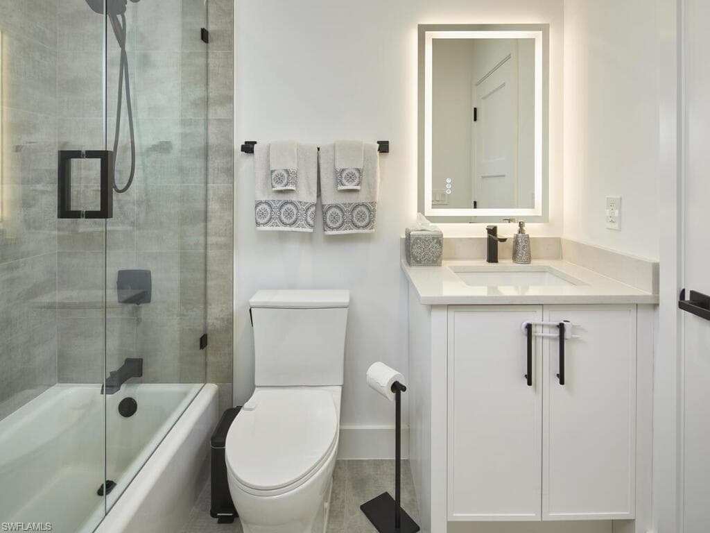1080 13th St N, Naples, FL 34102-22