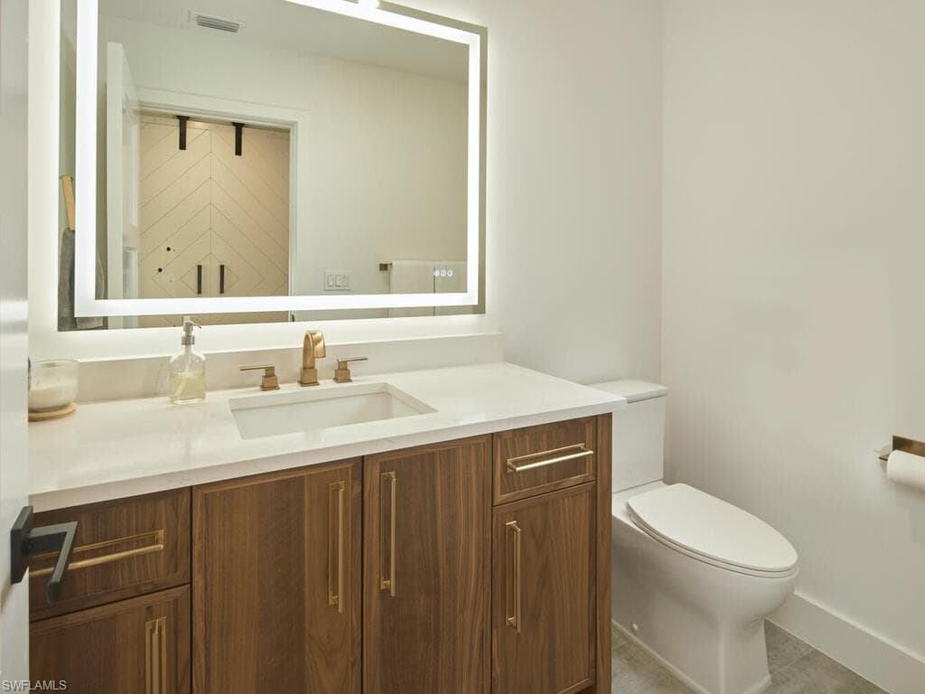 1080 13th St N, Naples, FL 34102-24