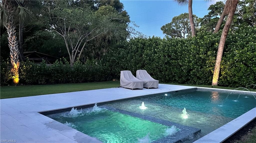 1080 13th St N, Naples, FL 34102-29