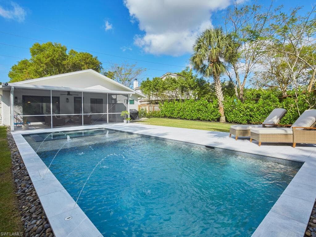 1080 13th St N, Naples, FL 34102-31