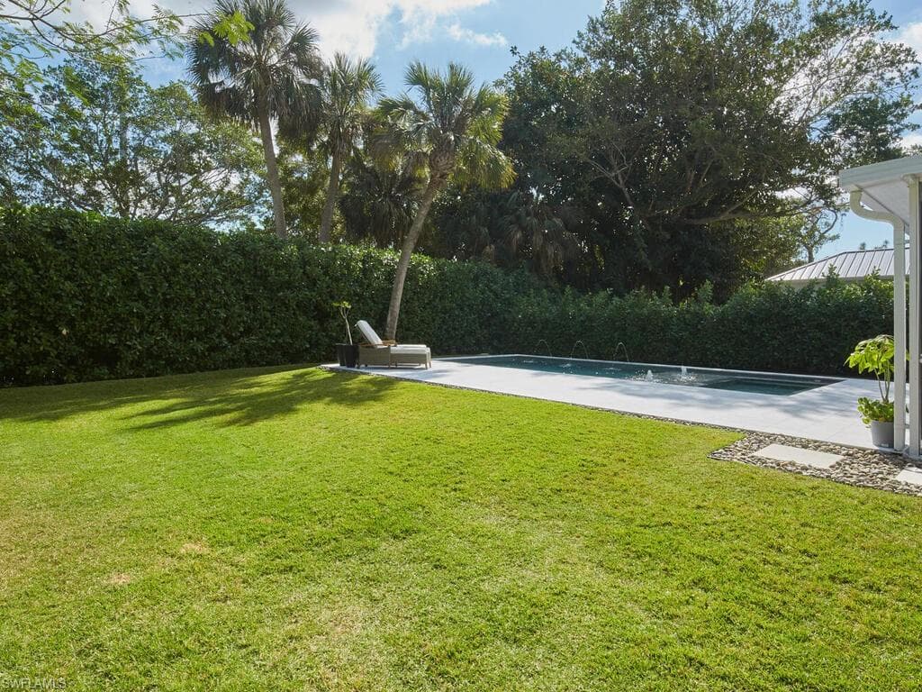 1080 13th St N, Naples, FL 34102-32