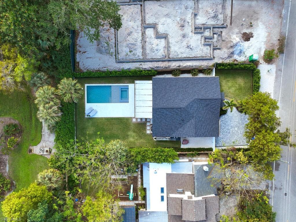1080 13th St N, Naples, FL 34102-34