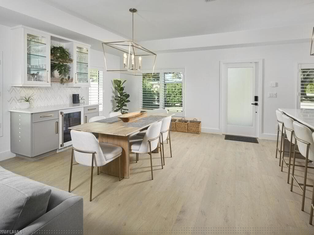 1080 13th St N, Naples, FL 34102-6