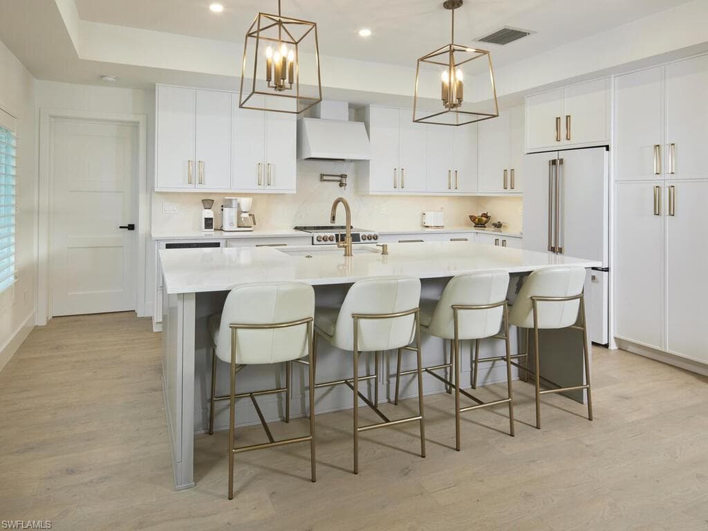 1080 13th St N, Naples, FL 34102-7