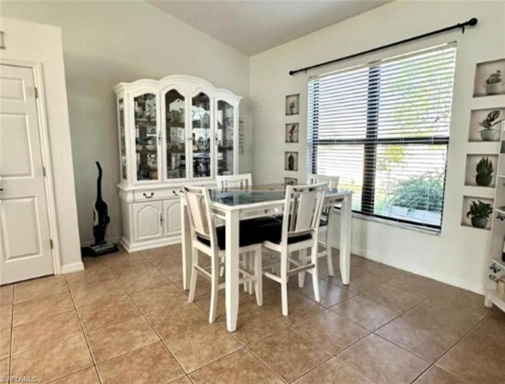 1012 33rd Pl, Cape Coral, FL 33993-5