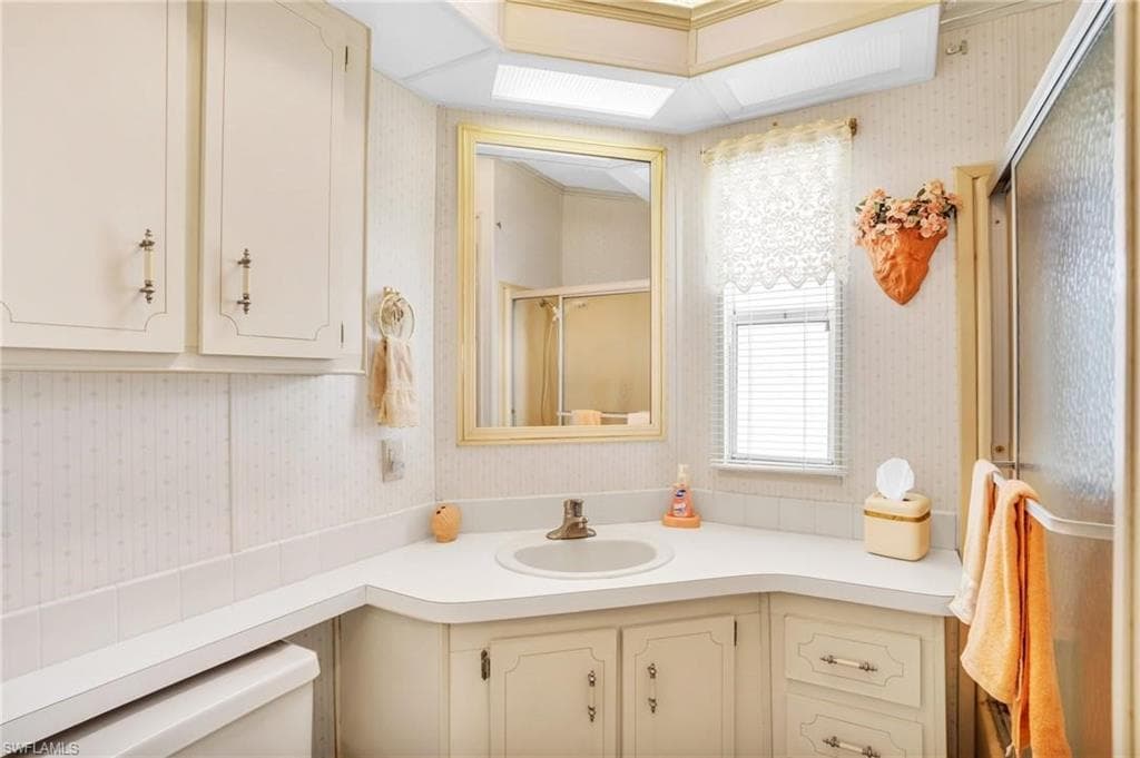 251 Bass Ln, Naples, FL 34114-9