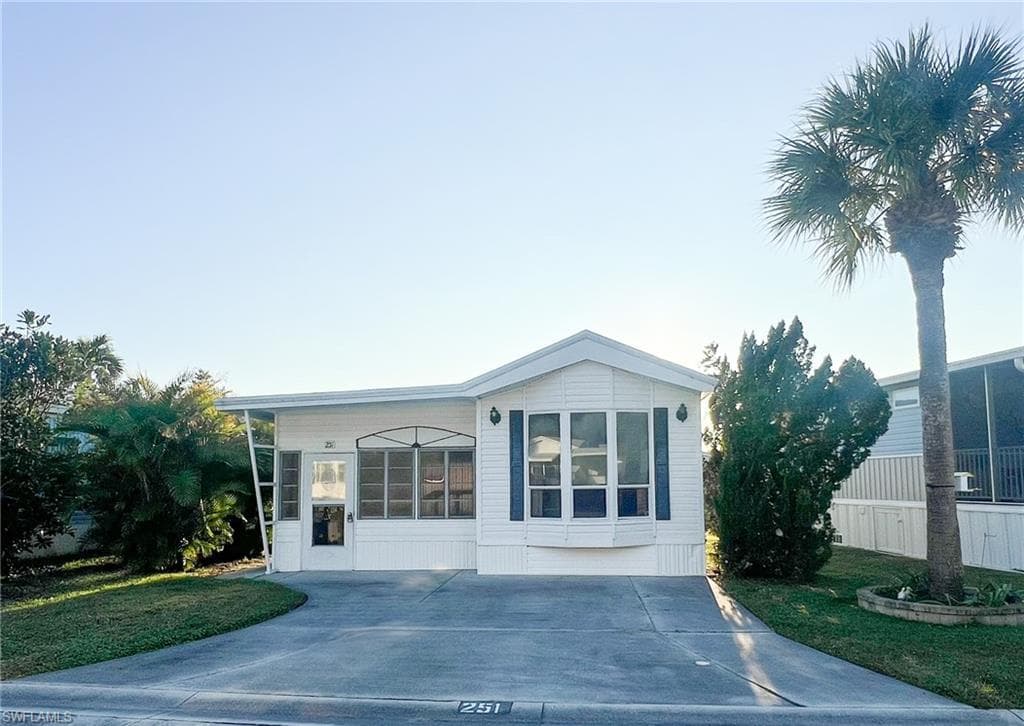 251 Bass Ln, Naples, FL 34114-4
