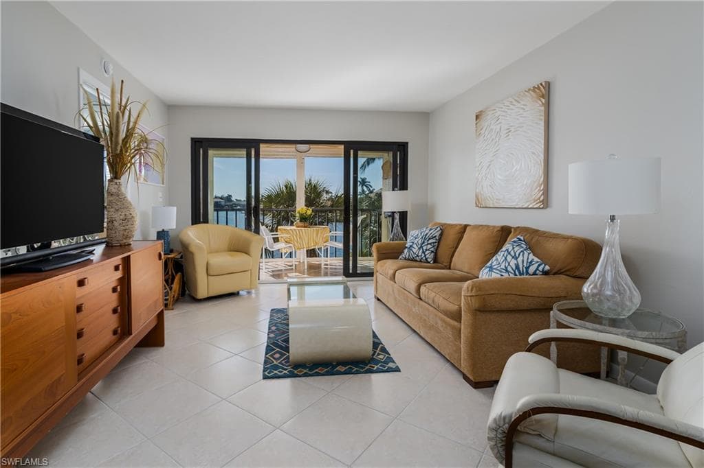 848 Elkcam Cir 302, Marco Island, FL 34145-3