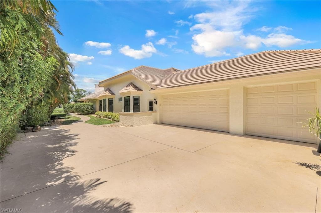 13123 Valewood Dr, Naples, FL 34119-25