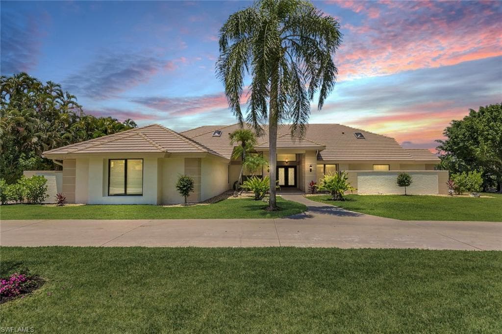 13123 Valewood Dr, Naples, FL 34119-4