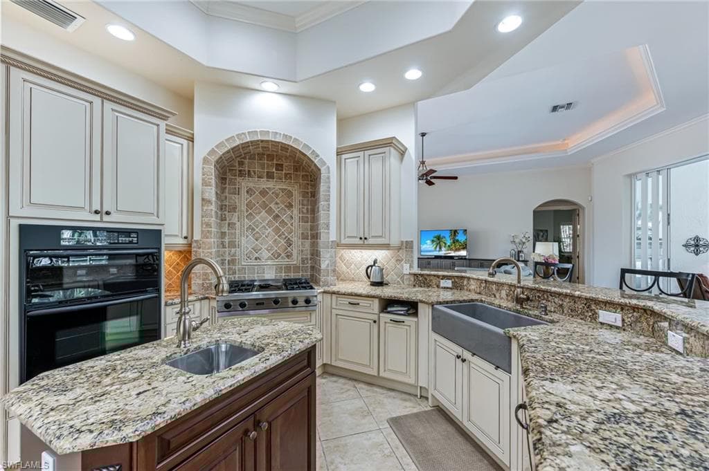 7610 Palmer Ct, Naples, FL 34113-11