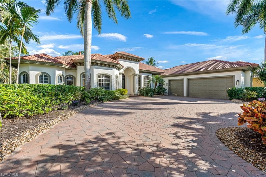 7610 Palmer Ct, Naples, FL 34113-2