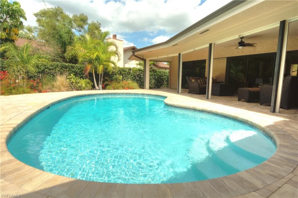 2171 Kings Lake Blvd, Naples, FL 34112-4