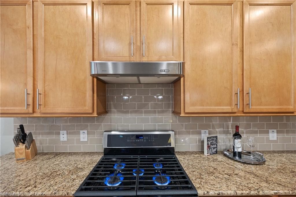 7045 Live Oak Dr, Naples, FL 34114-9