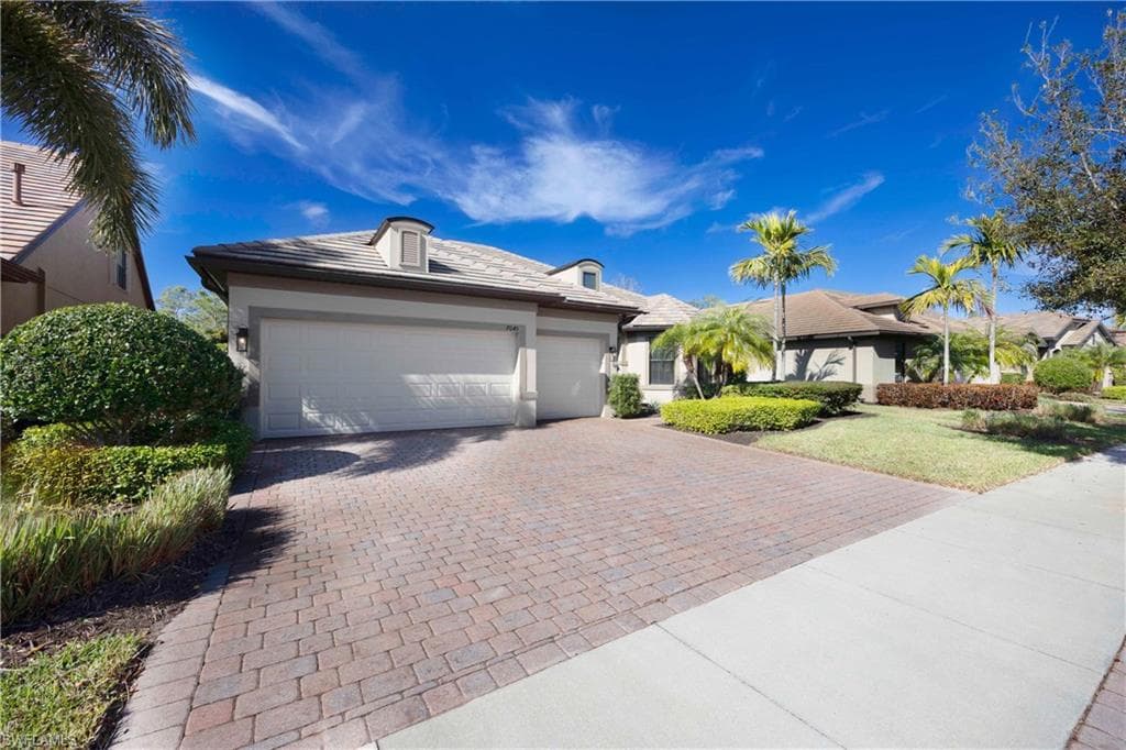 7045 Live Oak Dr, Naples, FL 34114-30