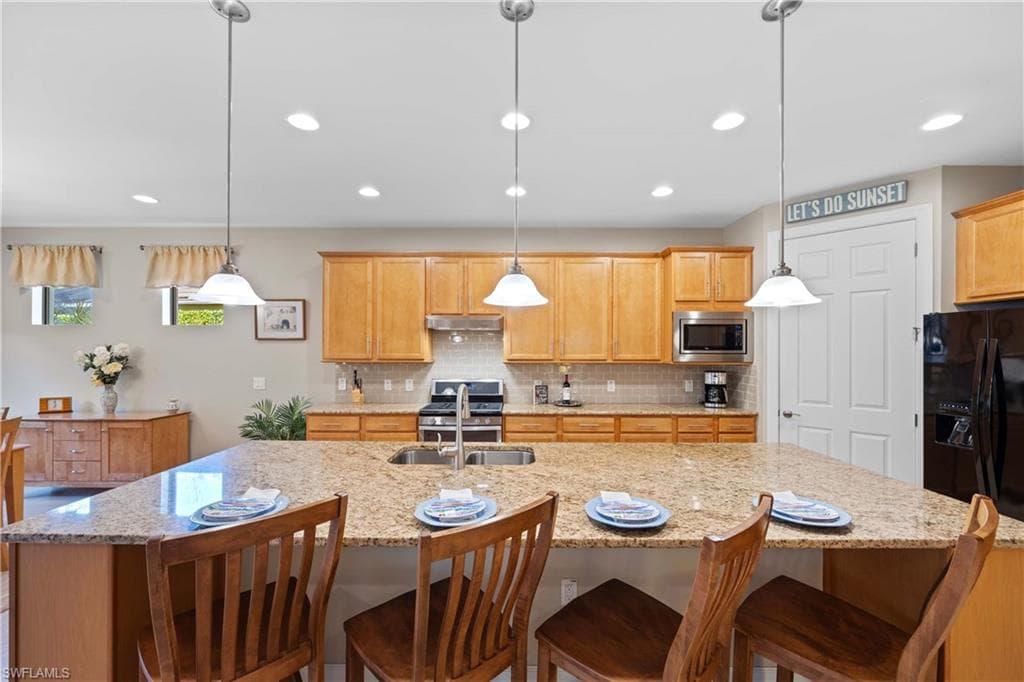 7045 Live Oak Dr, Naples, FL 34114-6