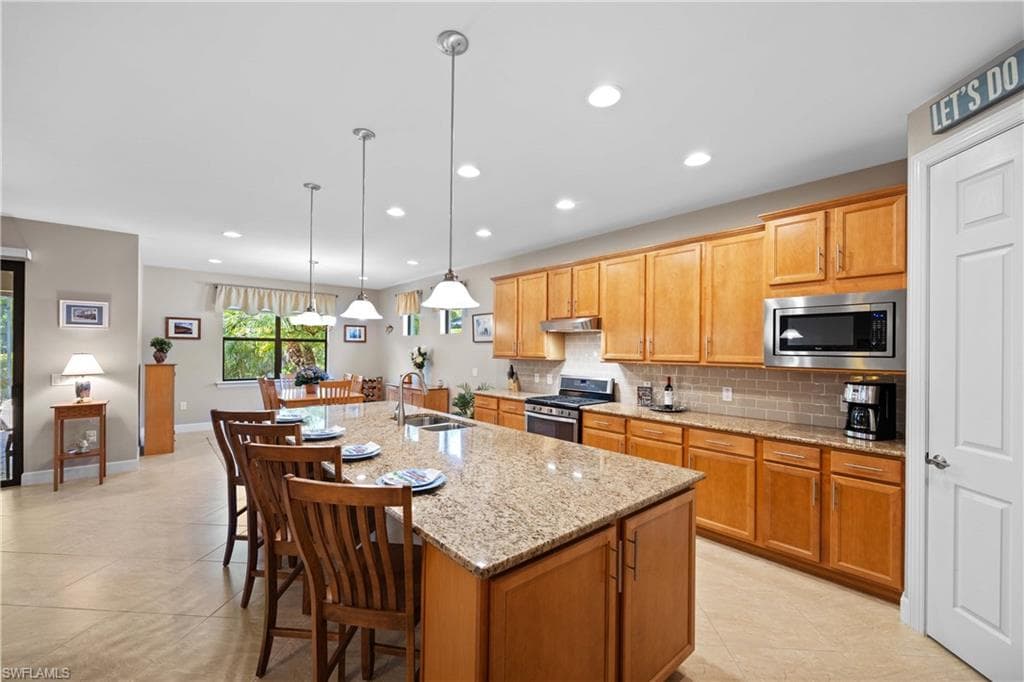 7045 Live Oak Dr, Naples, FL 34114-7