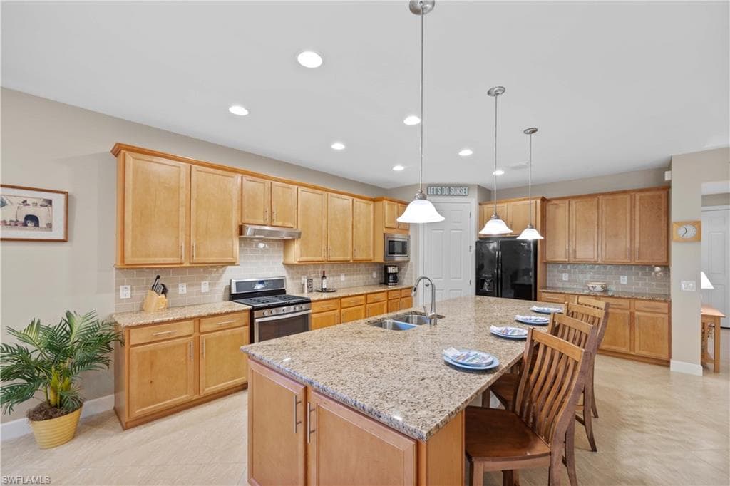 7045 Live Oak Dr, Naples, FL 34114-8