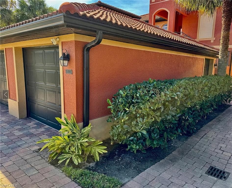10025 Heather Ln 702, Naples, FL 34119-2