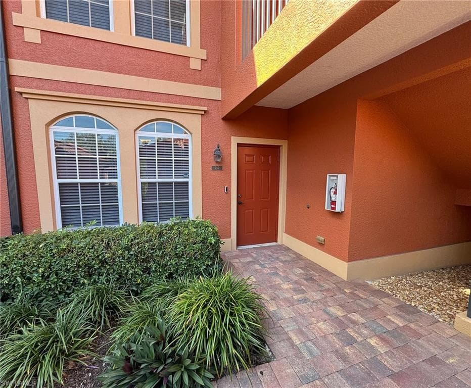 10025 Heather Ln 702, Naples, FL 34119-3