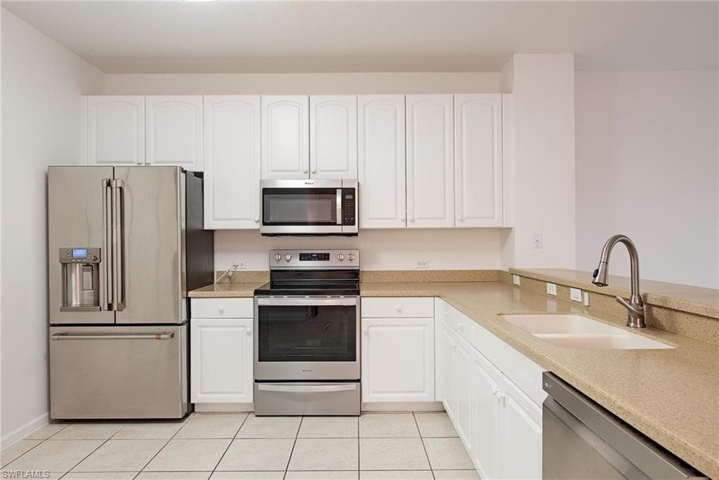 10025 Heather Ln 702, Naples, FL 34119-4