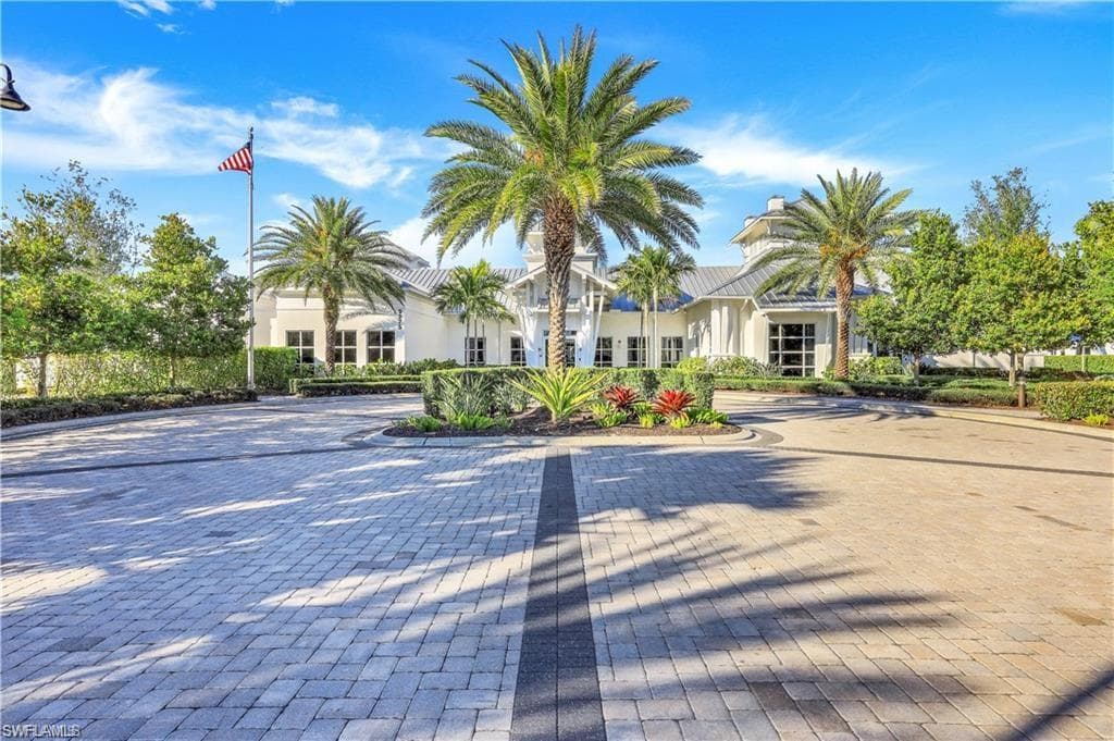 9729 Everglades Dr, Naples, FL 34120-28