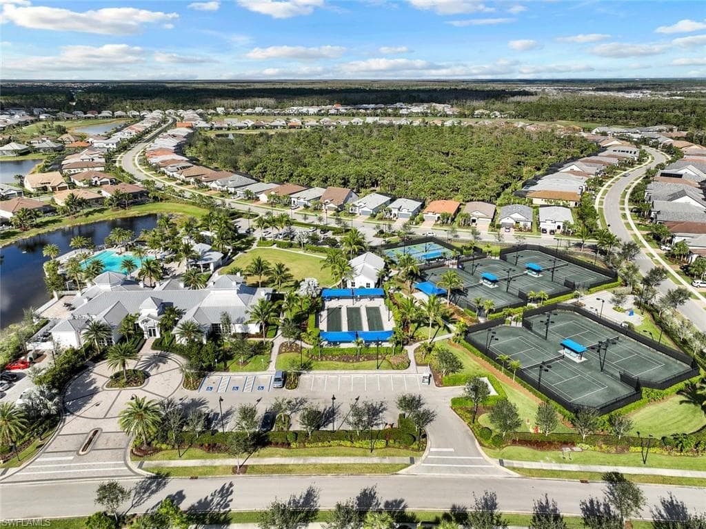 9729 Everglades Dr, Naples, FL 34120-32