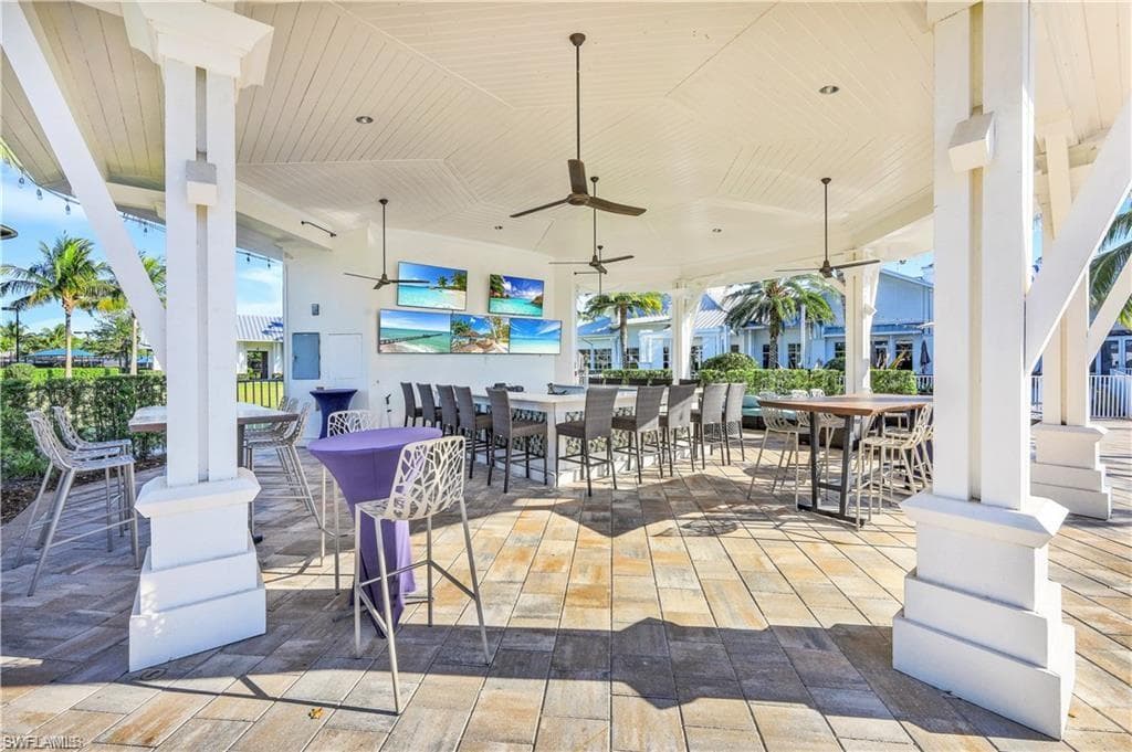 9729 Everglades Dr, Naples, FL 34120-33