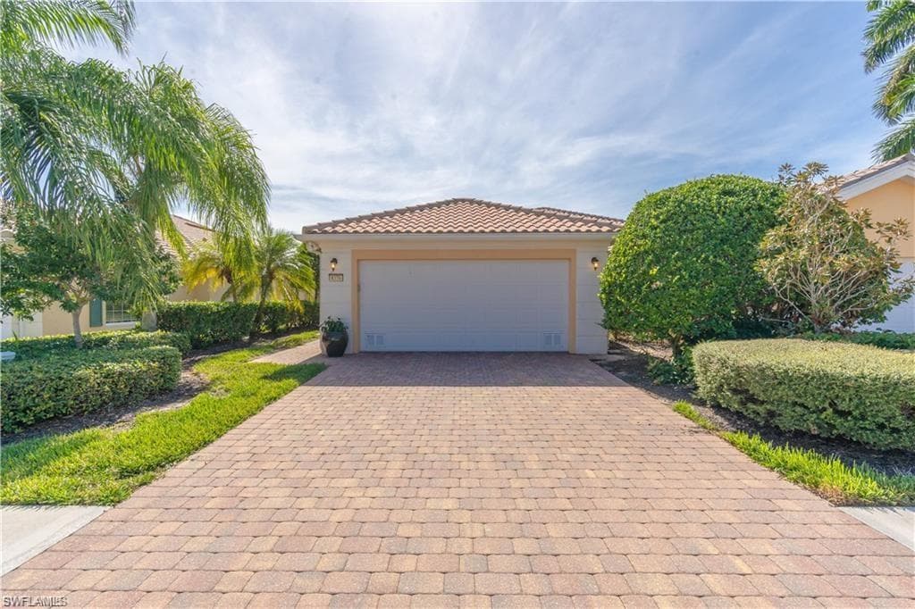 8376 Borboni Ct, Naples, FL 34114-2