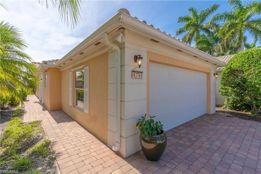 8376 Borboni Ct, Naples, FL 34114-3
