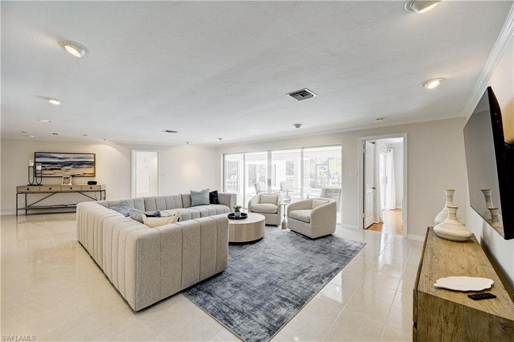 660 14th Ave S, Naples, FL 34102-8