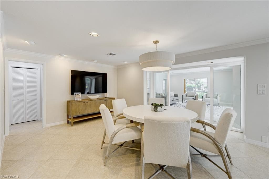 660 14th Ave S, Naples, FL 34102-10