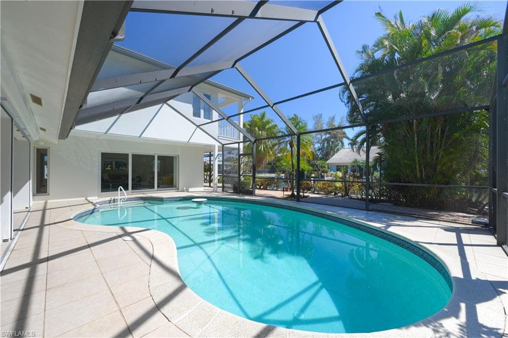 660 14th Ave S, Naples, FL 34102-21