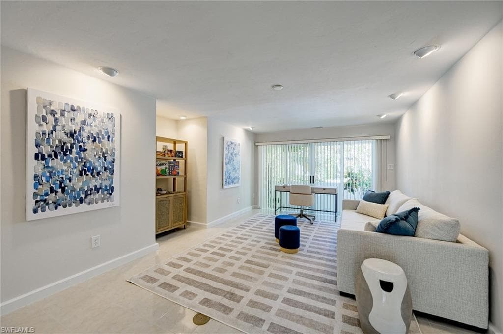 660 14th Ave S, Naples, FL 34102-33