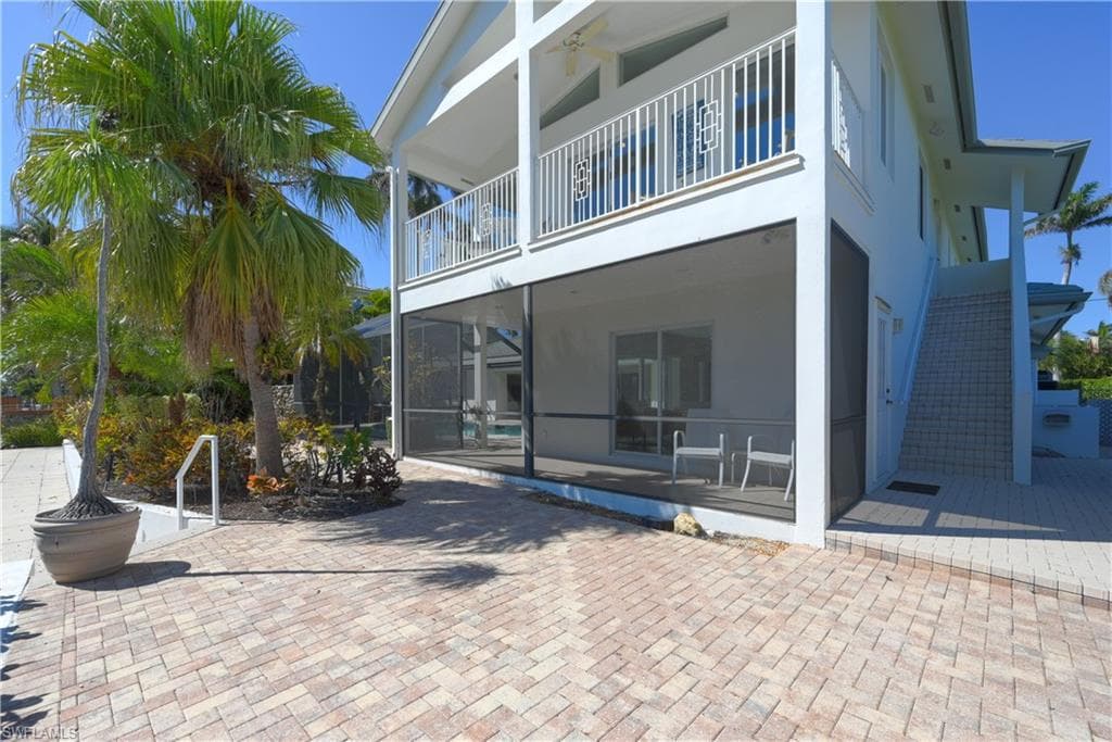 660 14th Ave S, Naples, FL 34102-36