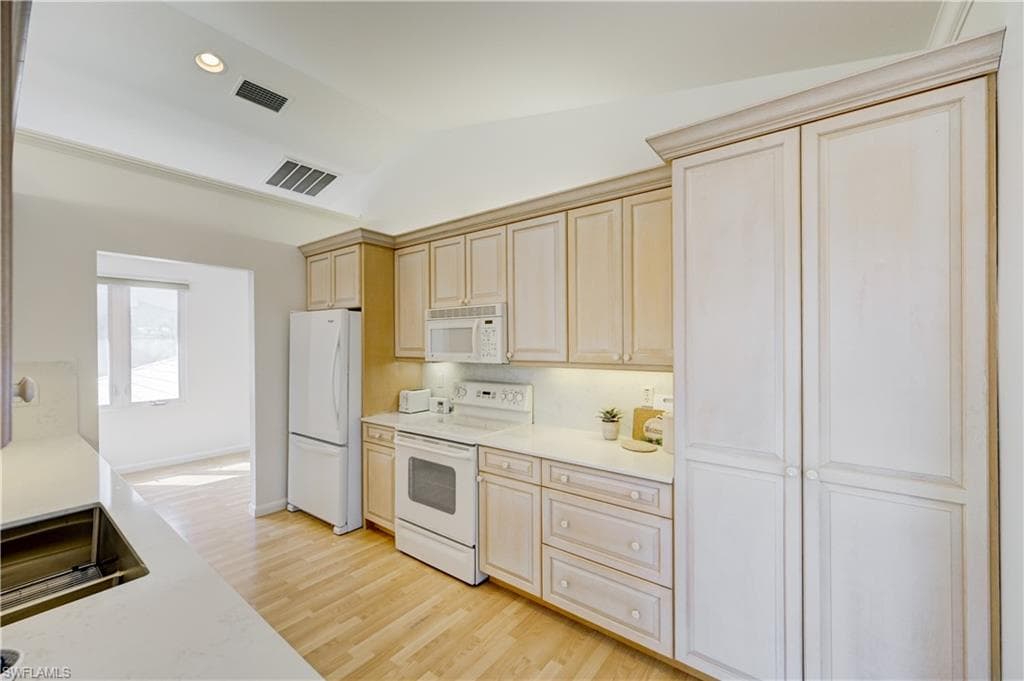 660 14th Ave S, Naples, FL 34102-43