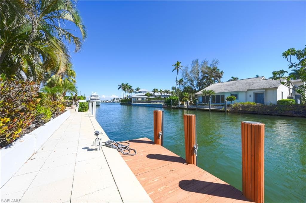 660 14th Ave S, Naples, FL 34102-4