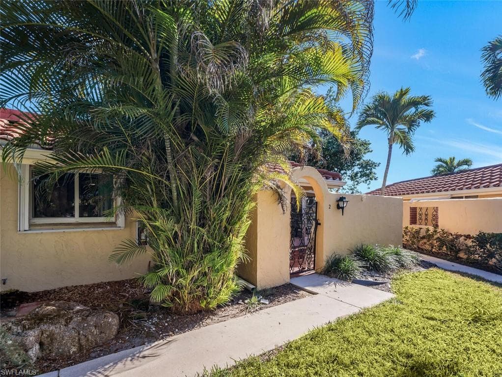 186 Harrison Rd H2, Naples, FL 34112-1