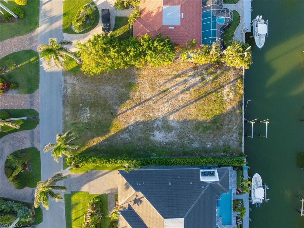 2165 Tarpon Rd, Naples, FL 34102-1