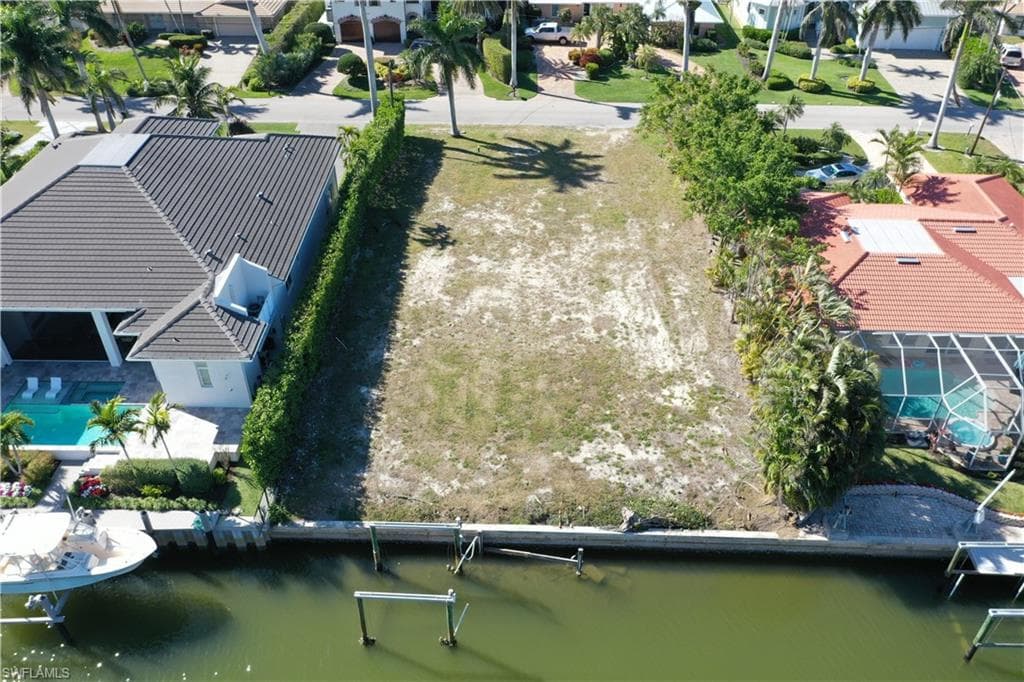 2165 Tarpon Rd, Naples, FL 34102-3