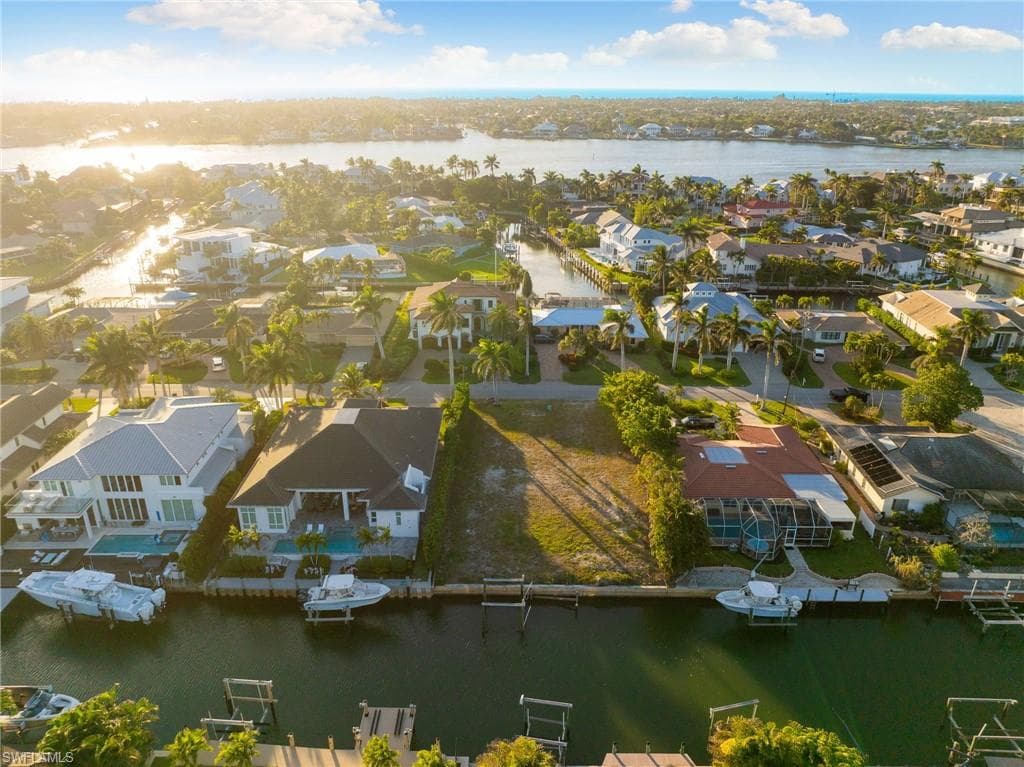2165 Tarpon Rd, Naples, FL 34102-4