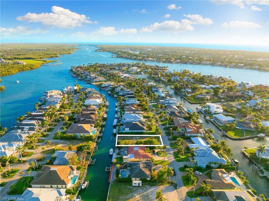 2165 Tarpon Rd, Naples, FL 34102-7