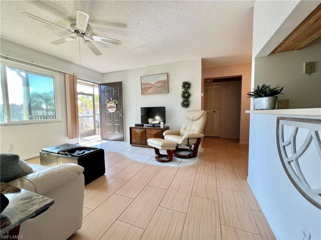4293 27th Ct SW 203, Naples, FL 34116-9