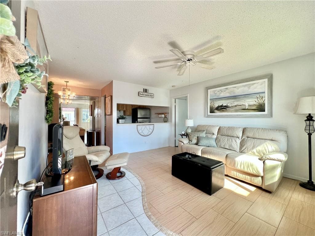 4293 27th Ct SW 203, Naples, FL 34116-4