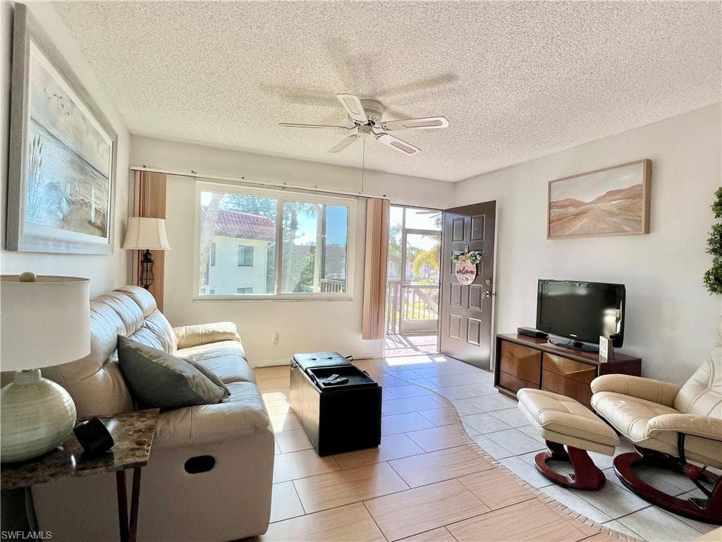 4293 27th Ct SW 203, Naples, FL 34116-5